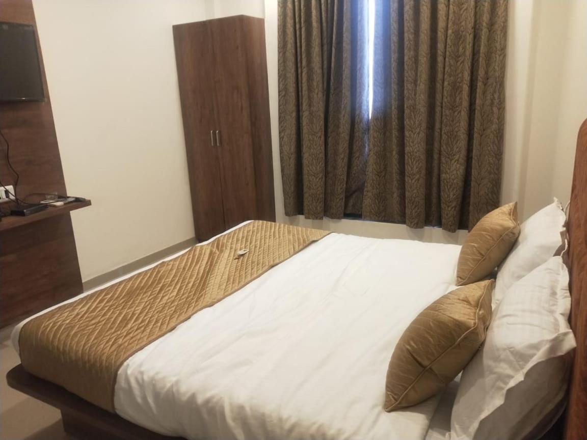 Hotel Sai Krupa Ahmedabad Exterior photo
